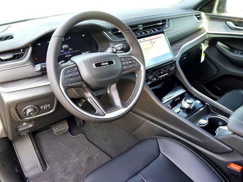 New 2025 Jeep Grand Cherokee L Limited image 9