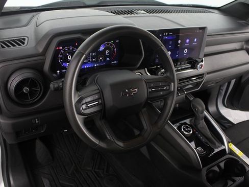 Used 2024 Chevrolet Colorado Trail Boss w/ Technology Package image 9