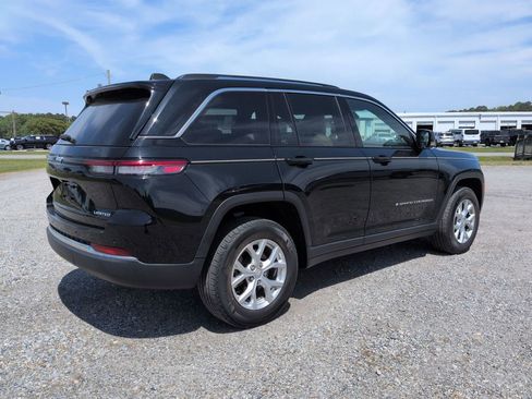 Used 2023 Jeep Grand Cherokee Limited image 3