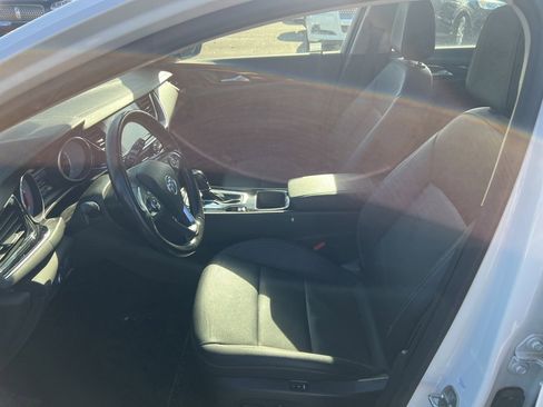 Used 2018 Buick Regal Essence w/ Driver Confidence Package #1 image 10