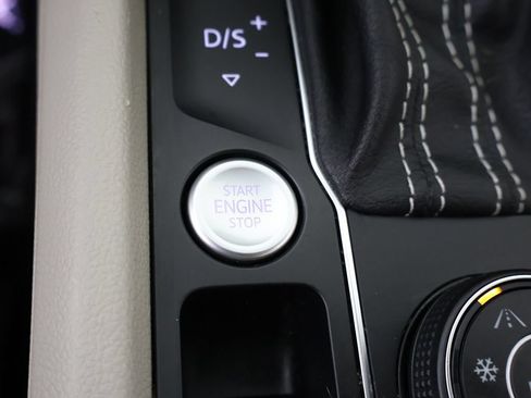 Used 2023 Volkswagen Atlas SEL AWD/4WD image 46