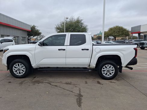 Used 2024 Toyota Tacoma SR image 3