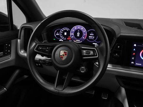 Certified 2024 Porsche Cayenne S w/ Premium Package Plus AWD/4WD image 33