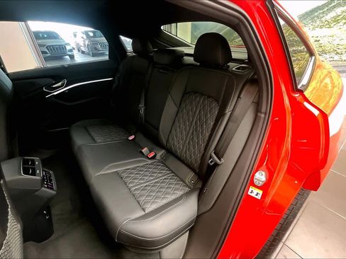 Certified 2024 Audi SQ8 e-tron Prestige w/ Prestige Package AWD/4WD image 19