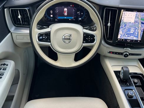 Used 2023 Volvo XC60 B5 Core image 15