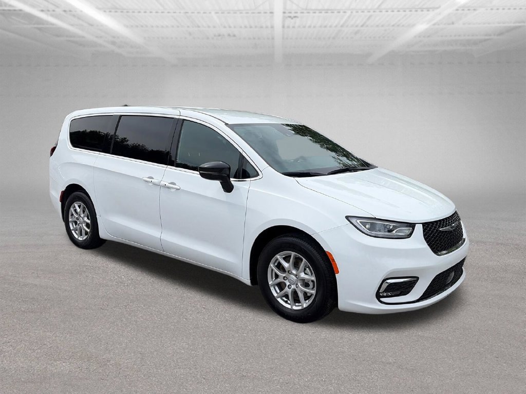 Used 2026 Chrysler Pacifica Select FWD image 8