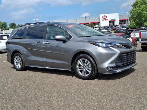 Certified 2026 Toyota Sienna XLE AWD/4WD image 1