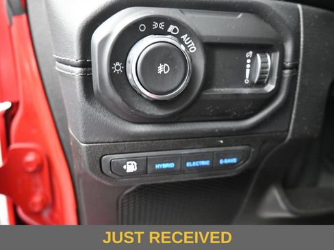 Used 2025 Jeep Wrangler Unlimited Rubicon 4xe w/ Safety Group AWD/4WD image 15