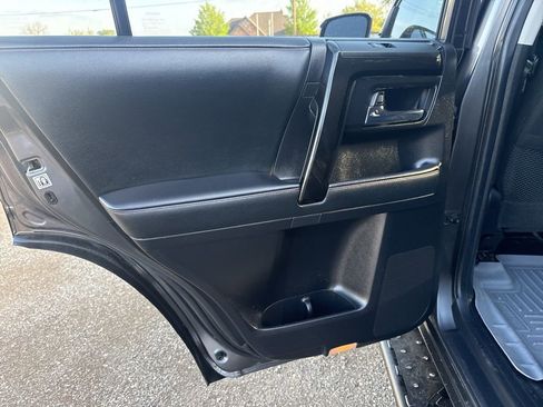 Used 2020 Toyota 4Runner TRD Off-Road image 29