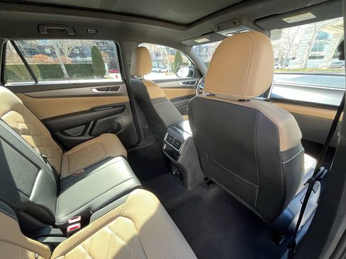 Used 2025 Volkswagen Atlas Cross Sport SE image 28