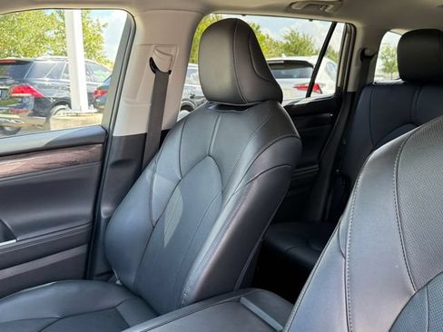 Used 2024 Toyota Highlander Limited AWD/4WD image 15