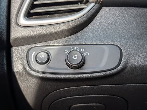 Used 2017 Chevrolet Trax LT w/ LT Convenience Package image 29