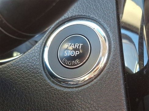 Used 2019 Nissan Rogue SV w/ Premium Package image 24