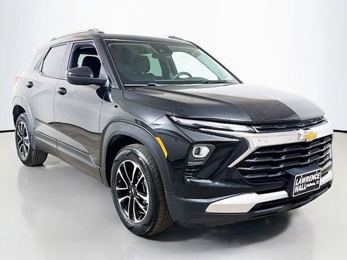 Used 2025 Chevrolet TrailBlazer LT image 3