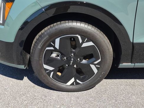 Used 2024 Kia Niro Wind FWD image 9