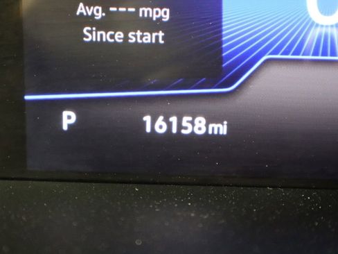 Used 2023 Volkswagen Tiguan SE image 37