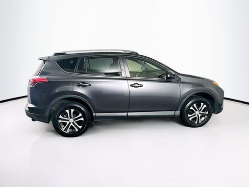 Used 2018 Toyota RAV4 LE FWD image 10