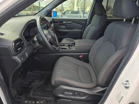 Certified 2025 Honda Pilot Sport image 22