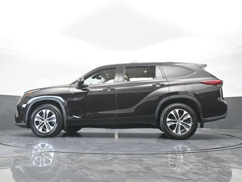 Used 2022 Toyota Highlander XLE FWD image 57