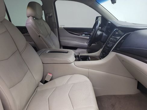 Used 2018 Cadillac Escalade ESV Luxury RWD image 21