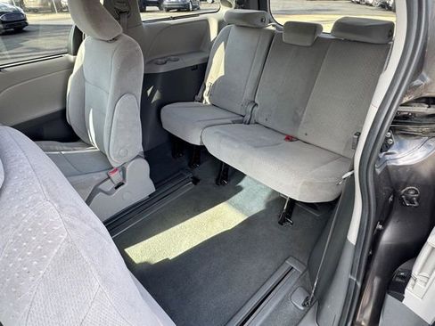 Used 2020 Toyota Sienna LE image 16