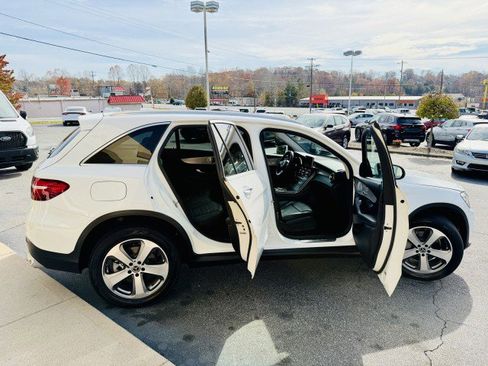 Used 2019 Mercedes-Benz GLC 300 4MATIC image 14