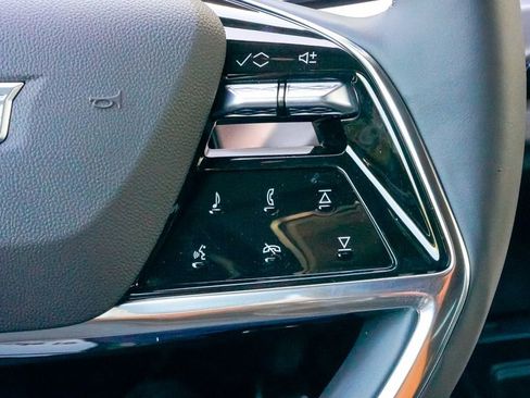 Used 2026 Cadillac Vistiq Luxury image 39