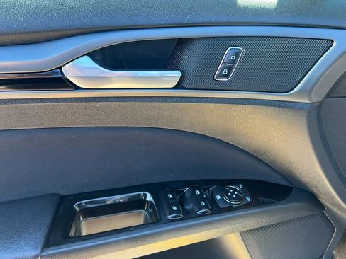 Used 2015 Ford Fusion SE w/ Equipment Group 201A image 12