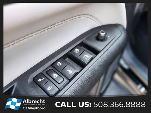 Used 2023 Jeep Compass Limited AWD/4WD image 17