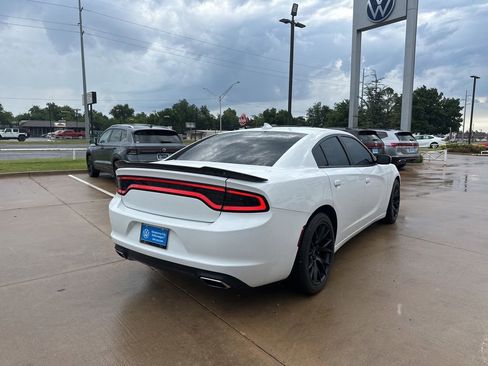 Used 2016 Dodge Charger SXT RWD image 5