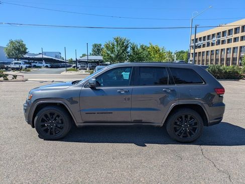 Used 2018 Jeep Grand Cherokee Altitude AWD/4WD image 9