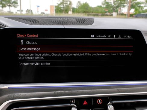Used 2021 BMW X7 M50i w/ Dynamic Handling Package AWD/4WD image 32