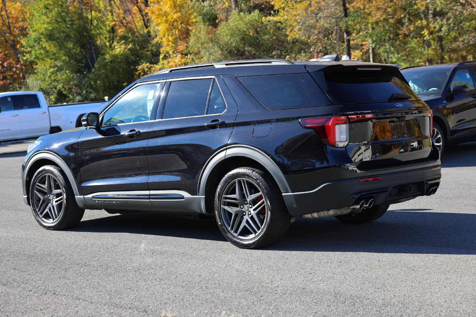 Used 2025 Ford Explorer ST w/ Sun And Sound Package AWD/4WD image 3