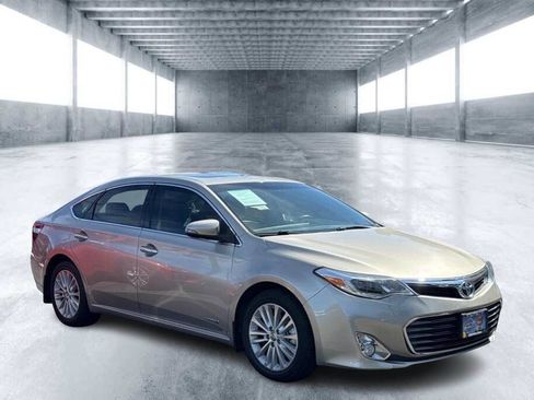Used 2013 Toyota Avalon Limited image 2