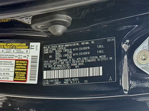 Used 2024 Toyota Highlander LE image 35