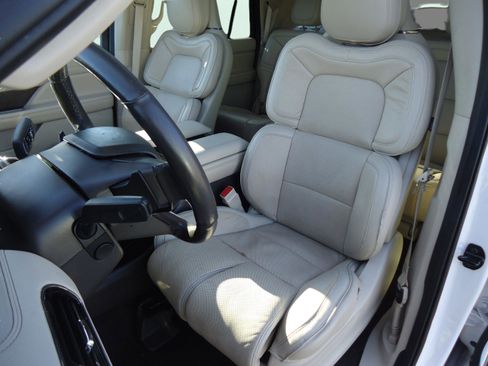 Used 2019 Lincoln Navigator L Reserve image 29