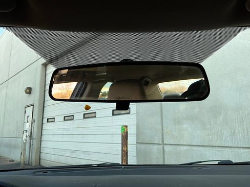 Used 2015 Toyota Corolla LE image 16