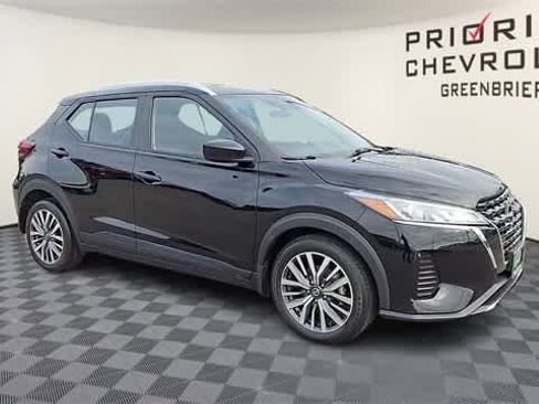 Used 2024 Nissan Kicks SV image 2