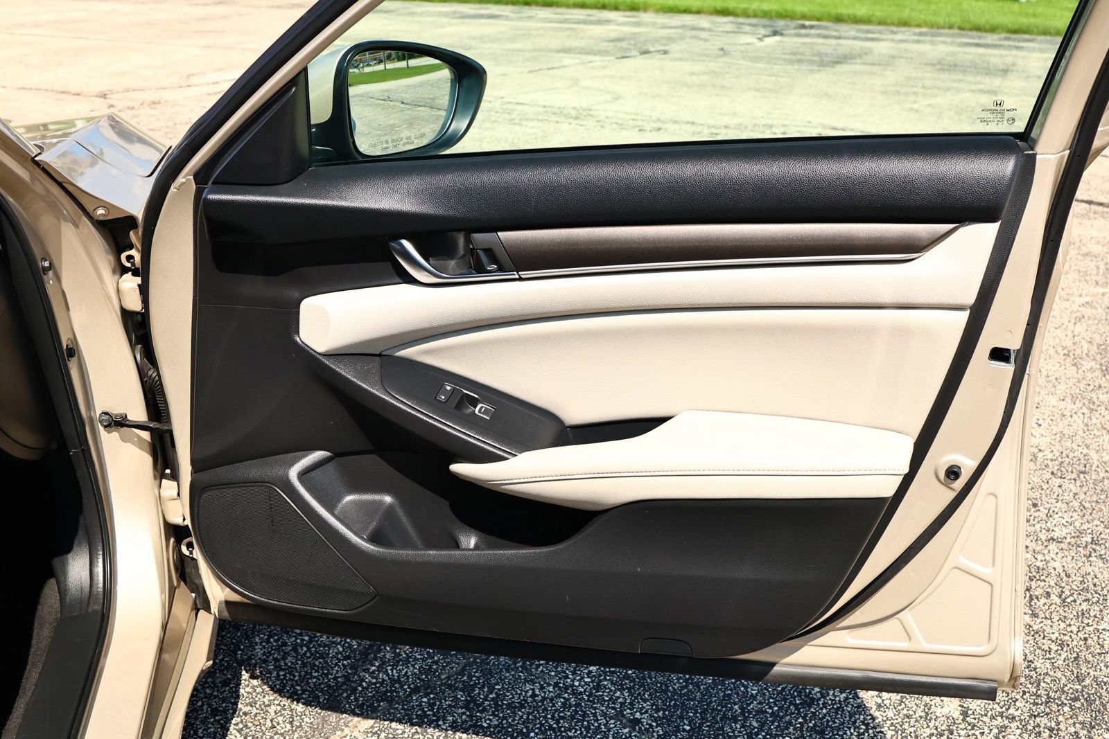 Used 2019 Honda Accord LX image 29