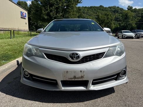 Used 2014 Toyota Camry SE w/ Fleet Convenience Package FWD image 2