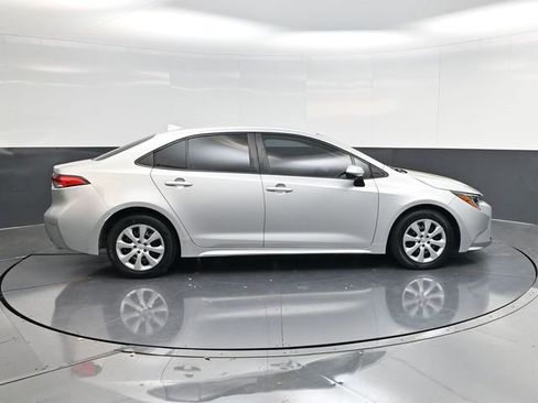 Used 2024 Toyota Corolla LE image 2