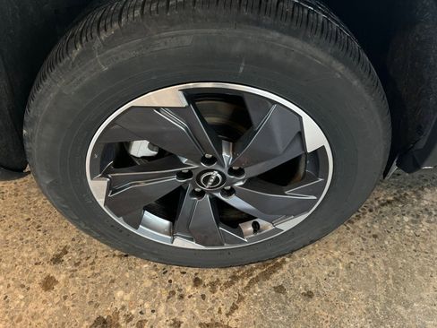 Used 2025 Nissan Rogue SV image 31