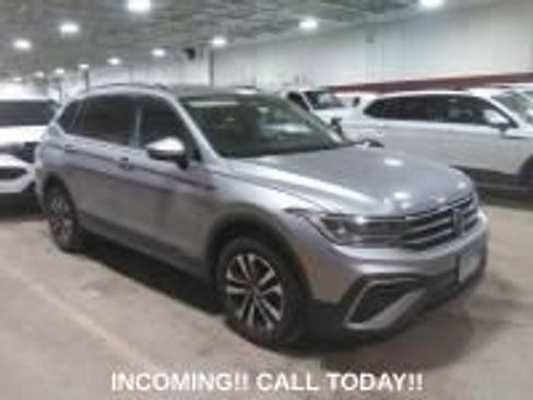 Used 2022 Volkswagen Tiguan S image 1