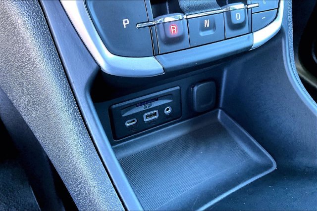 Used 2024 GMC Terrain SLT AWD/4WD image 15