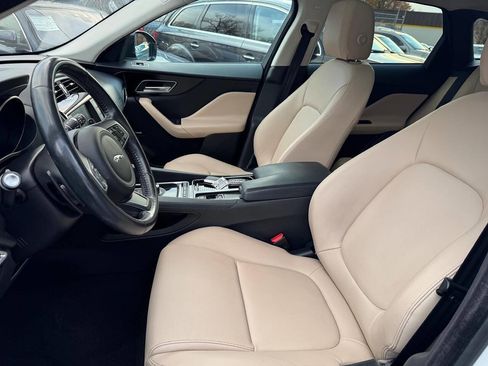 Used 2018 Jaguar F-PACE Premium image 25