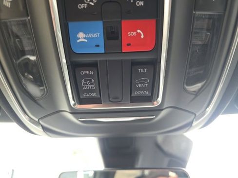 New 2026 Jeep Grand Cherokee Laredo image 25