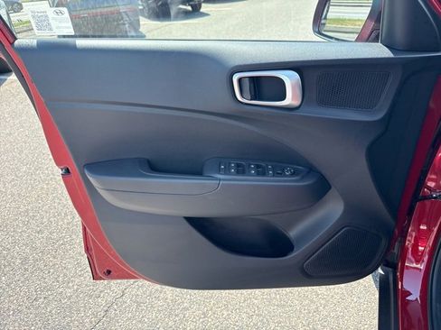 Certified 2025 Hyundai Venue SE image 10