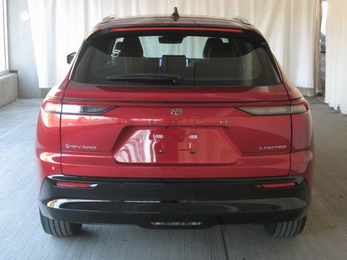 New 2025 Toyota Crown Signia image 8