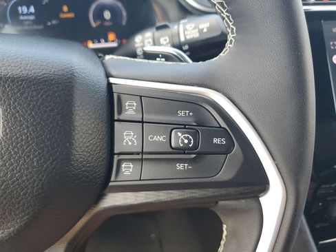 Used 2023 Jeep Grand Cherokee Altitude AWD/4WD image 19