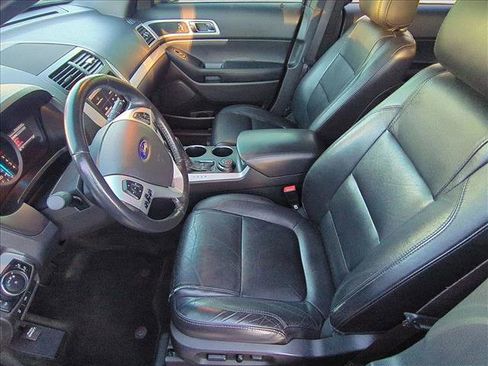 Used 2013 Ford Explorer XLT image 16